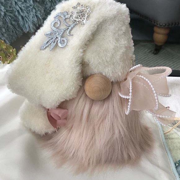 👑Festive Knome👑 - Picture 4 of 10